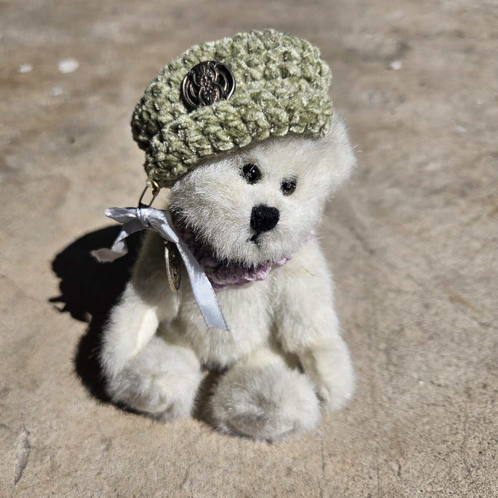 Genuine Boyds Bear - Mimi Debearvoire